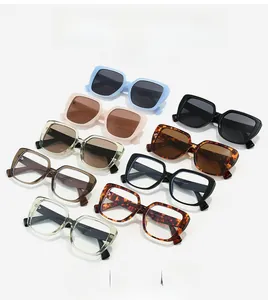 Collection de lunettes de soleil carrées surdimensionnées en couleurs variées