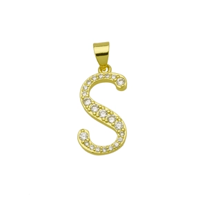 Détail du collier pendentif lettre S plaqué or orné de pierres de zircone cubique