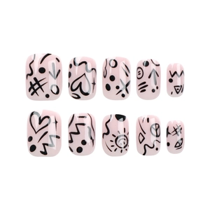 Unghie finte corte rosa con motivi graffiti neri fatti a mano e cuori per donna