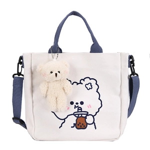 Weiße Segeltuchtasche mit blauen Trägern und süßer Bärchenstickerei für Damen