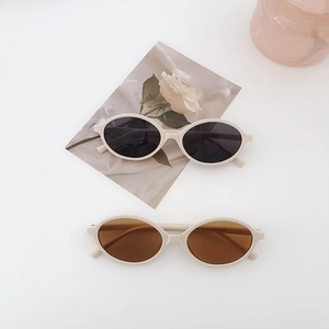 Retro oval frame sunglasses for men and women in cream white with dark and amber lenses