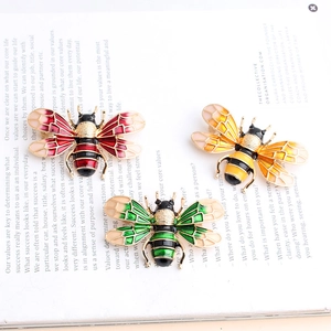 Cute Bee Brooch Alloy Enamel Drip Oil Insect Animal Gold Plated Pin Badge Jewelry For Women Girls Decorative Gift