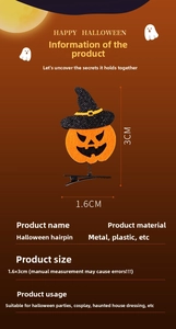 Détail d'une pince à cheveux citrouille d'Halloween avec chapeau de sorcière à paillettes