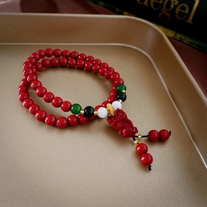 Bracelet double rang en perles de cinabre rouge avec breloque Pixiu sur plateau doré