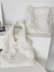 Ensemble élégant de sacs fourre-tout et sacs à main en dentelle blanche florale