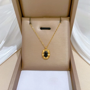 French Retro Titanium Steel Necklace With Oval Black Gemstone Gold Plated Elegant Clavicle Chain For Women