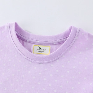 Robe en tricot lilas à pois pour filles avec manches courtes et encolure ronde côtelée