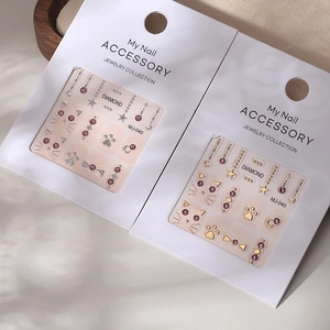 Katzen-Nagelaufkleber mit lila Kristallen, Stern- und Mond-Designs in Gold und Silber
