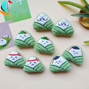 Set di 8 simpatici ciondoli di peluche Zongzi con ricami per la Festa delle Barche Drago