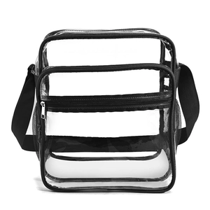 Détail de la bandoulière en PVC transparent avec bordure noire et poche latérale en filet