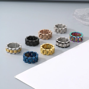 Anelli minimalisti in acciaio inossidabile stile cinturino in vari colori metallici