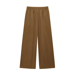 Detailed view of coffee brown wide-leg trousers with elastic pleated waist and soft drape