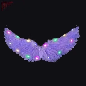 Ali d'angelo viola luminose con luci LED colorate e piume per spettacoli sul palco