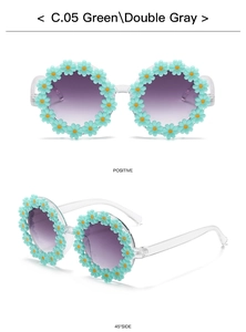 Detail of green daisy flower shaped kids sunglasses with double gray gradient lenses