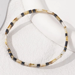 Pulsera elástica de cuentas Tila japonesas con estampado de leopardo y detalles dorados