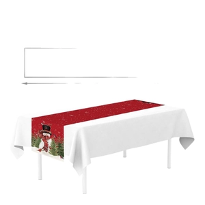 Runner da tavola natalizio rosso con pupazzi di neve e decorazioni festive invernali