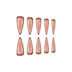 Unghie finte a stiletto lunghe con base nude e bordi marroni stile francese