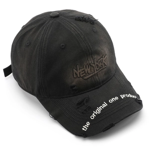 Casquette vintage en coton noir avec broderie New York et détails d'usure stylisés
