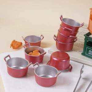 Miniature red dollhouse soup pot model set with silver interior for DIY kitchen scenes