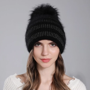 Bonnet en tricot noir pour femme avec fil d'argent et pompon en fausse fourrure élégant