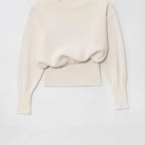 Elegant white off-the-shoulder long sleeve knitted sweater in a relaxed and casual fit