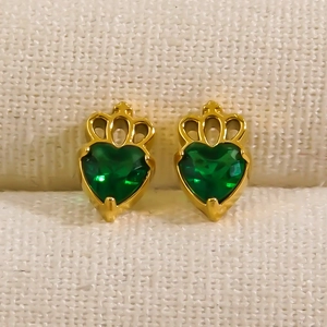 Elegant 14K gold-plated titanium steel crown studs with heart-cut green zircon stones