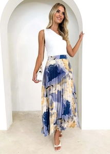 Detail of elegant pleated maxi skirt with oil painting floral print and white crossbody bag
