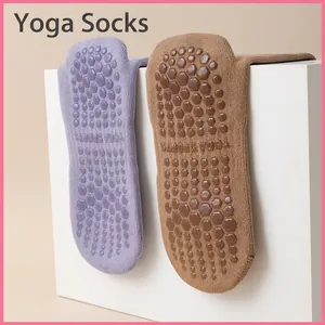 Chaussettes de yoga antidérapantes avec grips en silicone violets et marrons