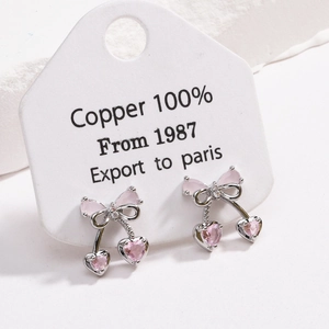 Orecchini a ciliegia con cuore in zircone rosa e fiocco in rame placcato oro 18K