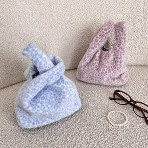 Sacs à main léopard en peluche bleue et rose avec poignée nouée et texture douce