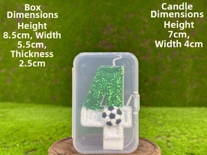Gros plan d'une bougie d'anniversaire foot numéro 4 avec paillettes vertes en boîte