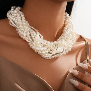 Elegant multi-layer baroque pearl necklace with rhinestones in classic white style