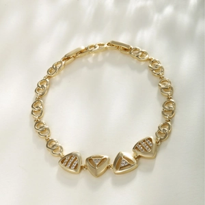Golden geometric triangle zircon bracelet for women with minimalist minimalist aesthetics