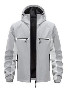 Giacca softshell da uomo con cappuccio grigio chiaro con tasche impermeabili e tessuto antivento