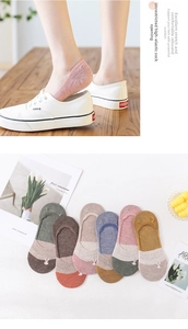 Detail of cotton no-show socks with cute rabbit embroidery and non-slip heel design
