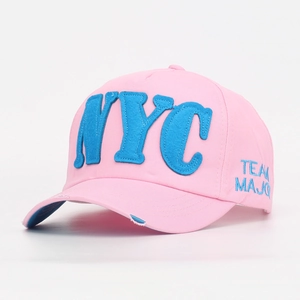 Berretto NYC rosa con ricamo blu e visiera in cotone effetto vintage invecchiato