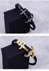 Détail du charm ancre serti de cristaux et bracelet en cuir noir tressé pour homme