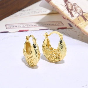 Vintage 18K gold-plated openwork hoop earrings with intricate lace texture and retro style