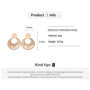 Detailed size chart for gold hollow round earrings showing 5.5cm width and 6.5cm height