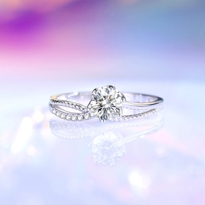 Artistic S925 sterling silver 4mm moissanite ring with six-prong setting for women