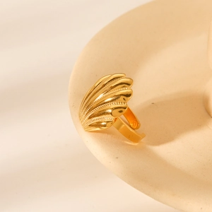 18K gold-plated stainless steel scallop shell open ring with adjustable minimalist design