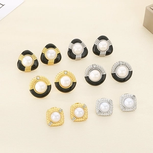 Lot de boucles d'oreilles géométriques minimalistes avec perles et émail noir chic