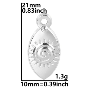 Makroaufnahme des Augenanhängers aus Edelstahl mit Spiralmuster und Maßangaben
