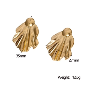Macro detail of irregular gold wave earrings showing 35mm by 27mm dimensions and 12.6g weight