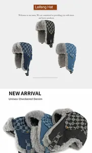Vue détaillée du chapeau ushanka en denim à damier avec doublure en fausse fourrure