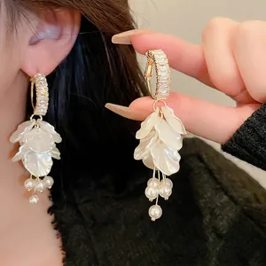 Elegant gold pearl shell flower drop earrings with zircon crystals for a vintage look