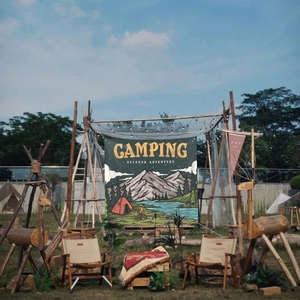 Tapestrie de camping extérieur avec illustration de lac de montagne et lettrage