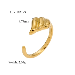 Détail montrant la largeur de 9,74 mm et le poids de 2,60 g de la bague croissant