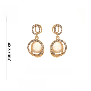 Dimensions détaillées des boucles d'oreilles en œil-de-chat avec tiges en argent 925