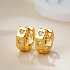 Boucles d'oreilles cœur évidé en or 18K avec zircons au design géométrique
